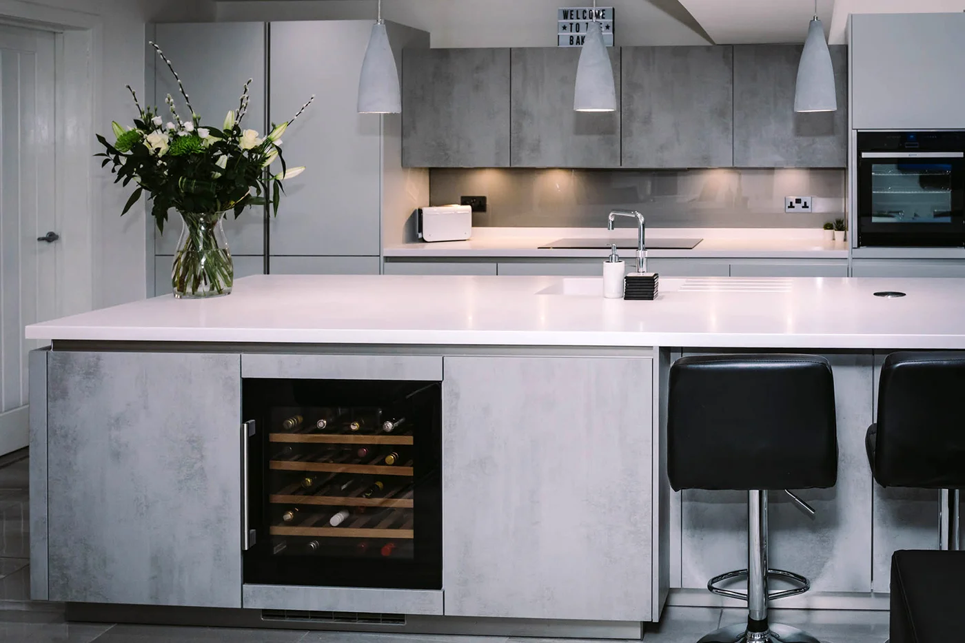 stylish-monochrome-fitted-kitchen-astley